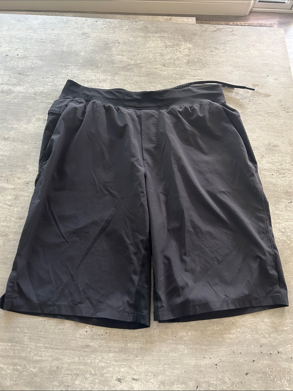 lululemon athletica Black Men's Athletic Shorts
Men’s size L